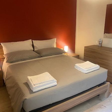 Appartamento Anna - Comfort E Stile In Centro Storico Imola Bagian luar foto