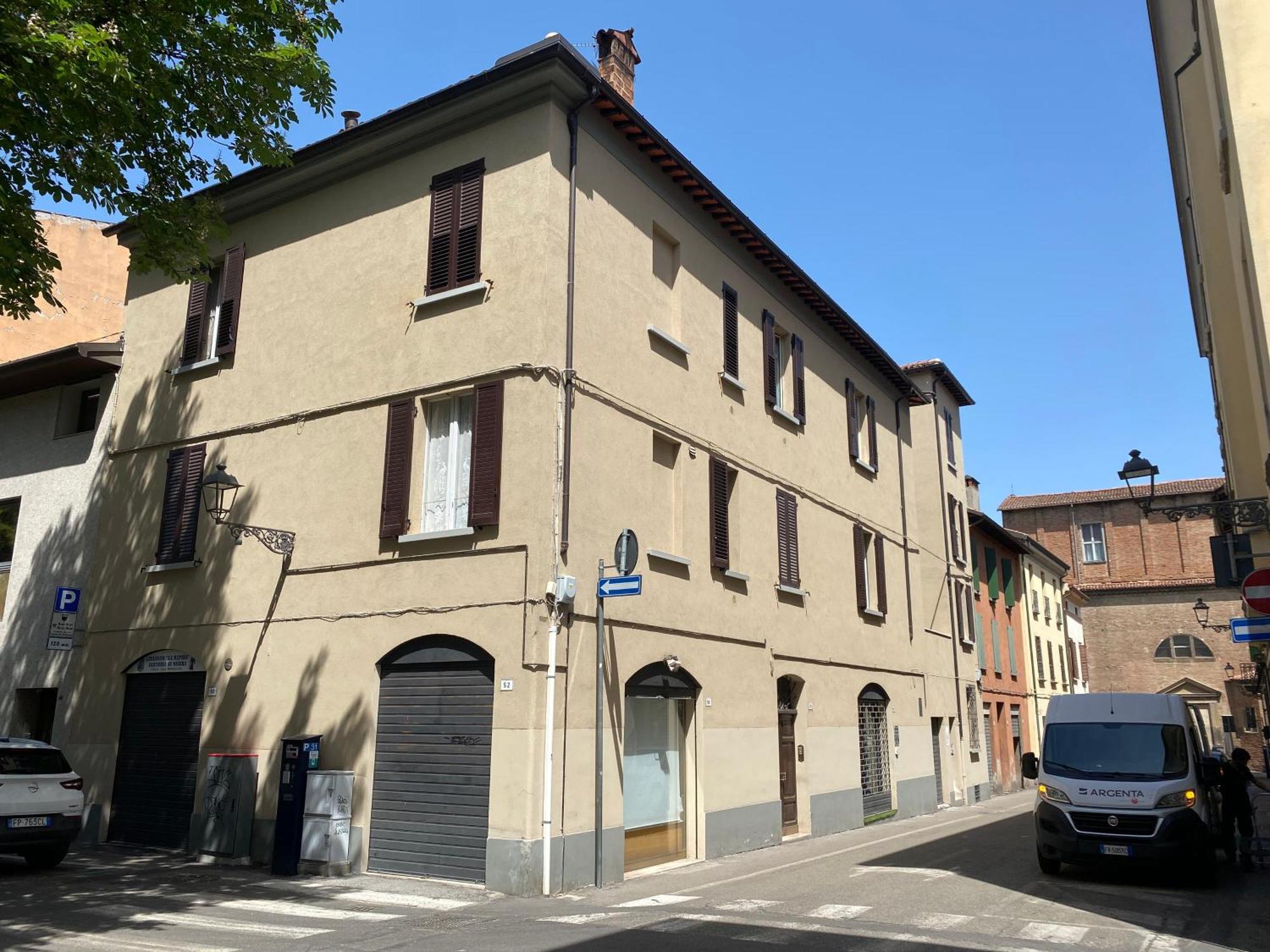 Appartamento Anna - Comfort E Stile In Centro Storico Imola Bagian luar foto